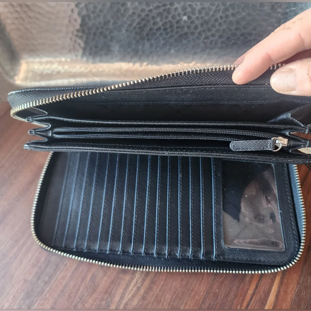 Michael Kors Black Jet Set Travel Large Zip Wallet‎